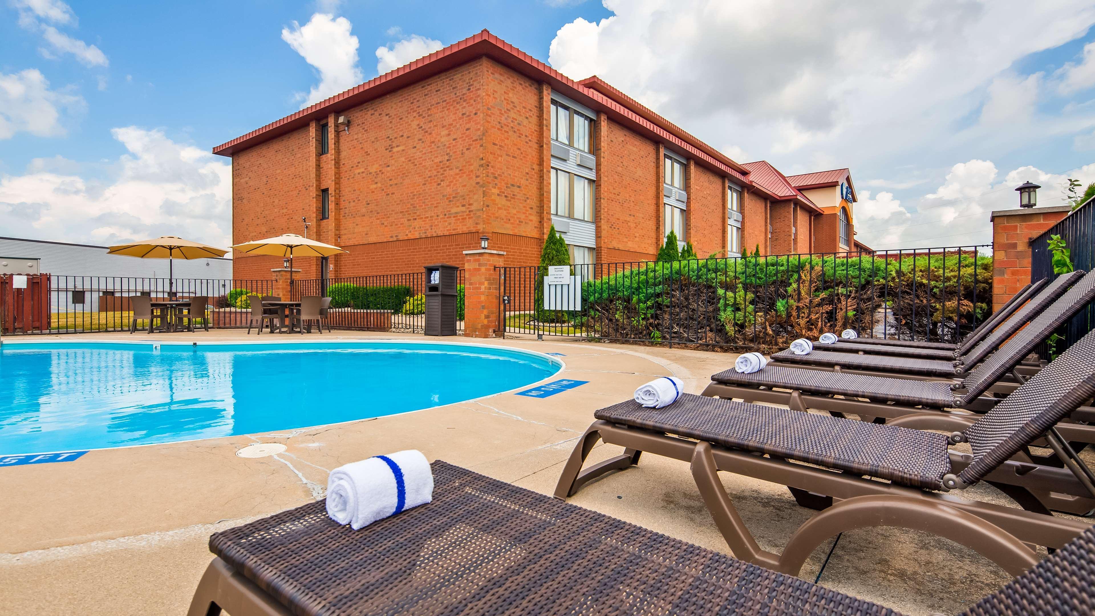 Best Western Luxbury Inn Fort Wayne Esterno foto