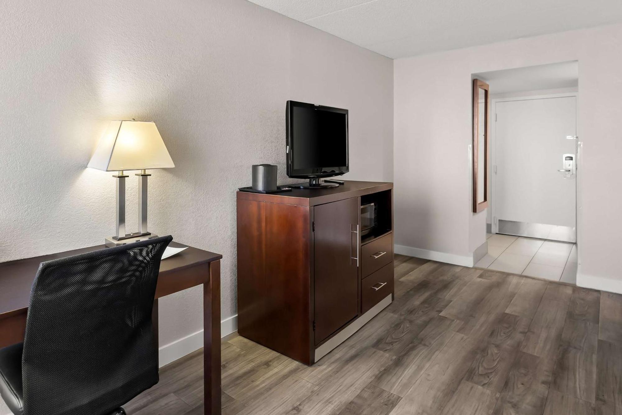 Best Western Luxbury Inn Fort Wayne Esterno foto