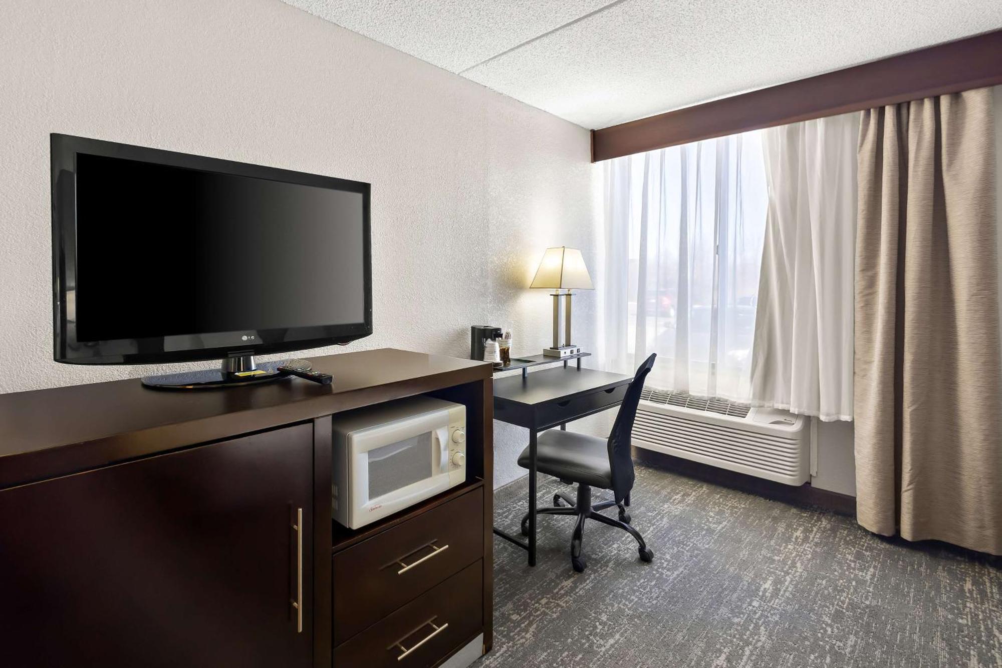 Best Western Luxbury Inn Fort Wayne Esterno foto