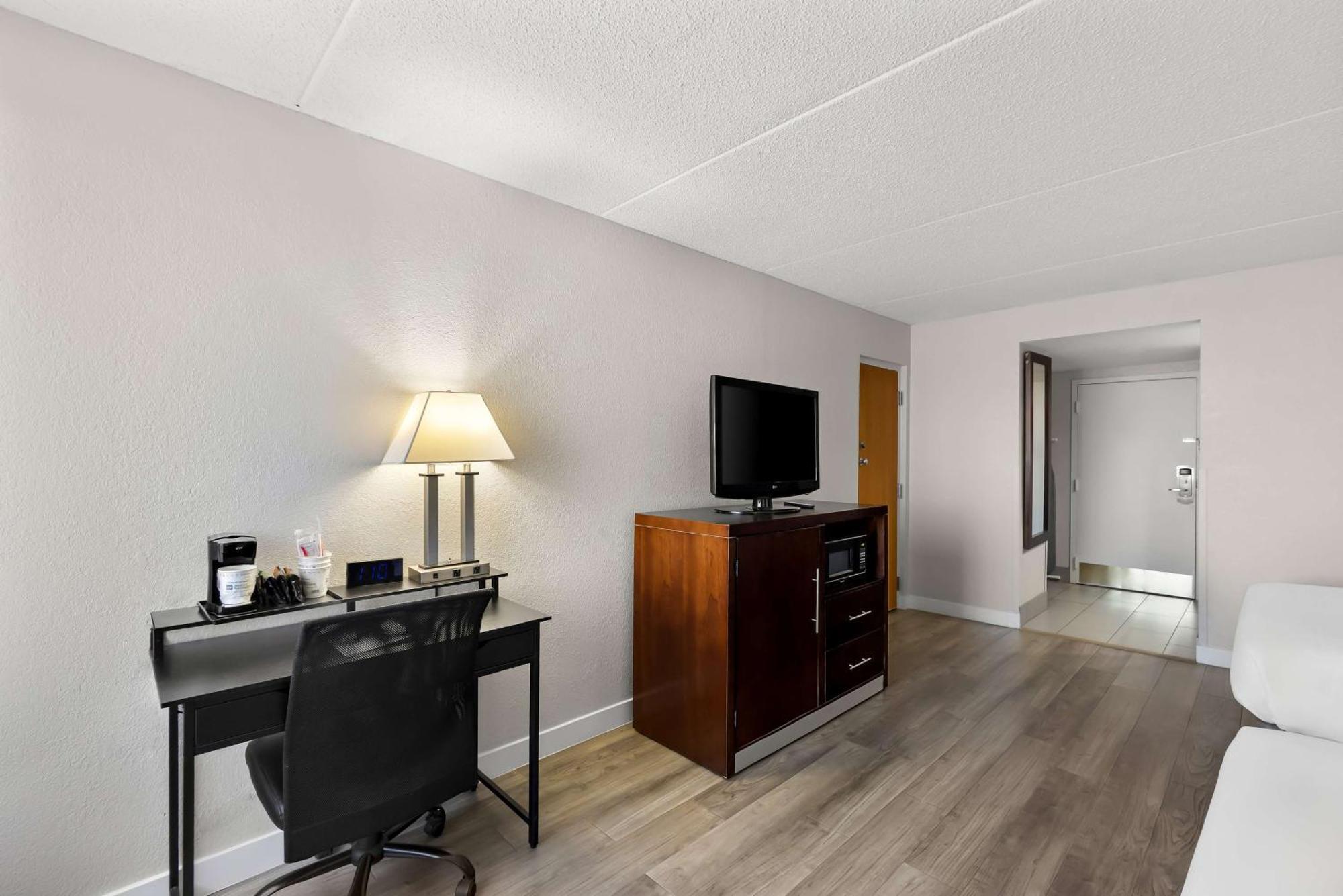 Best Western Luxbury Inn Fort Wayne Esterno foto