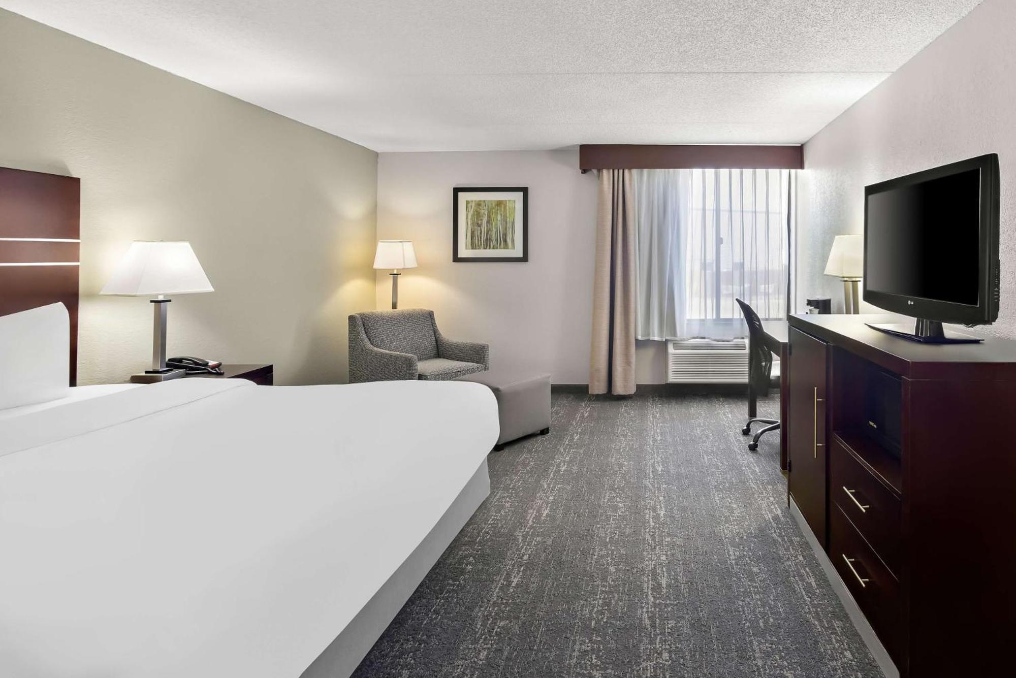 Best Western Luxbury Inn Fort Wayne Esterno foto